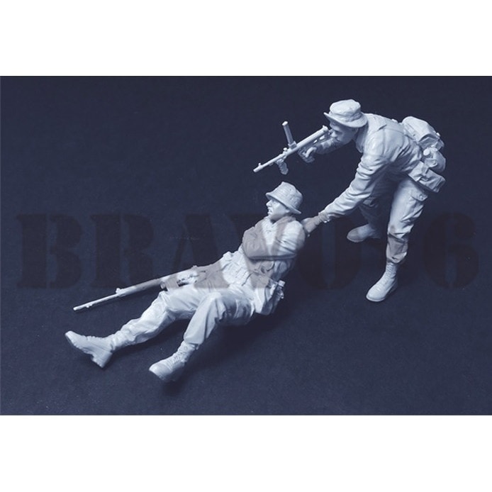 再入荷】35341 1/35 ベトナム戦争 RAR歩兵(3) 負傷兵を後方へ