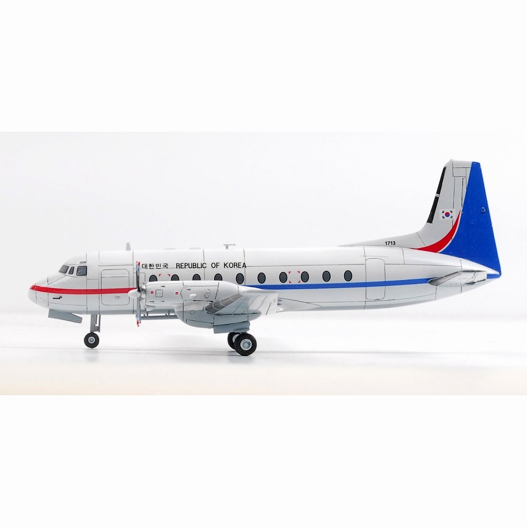 ホーカーシドレー旅客機H S-748 古典的なホーカー シドレー 748 がカナダの航空会社によって退役