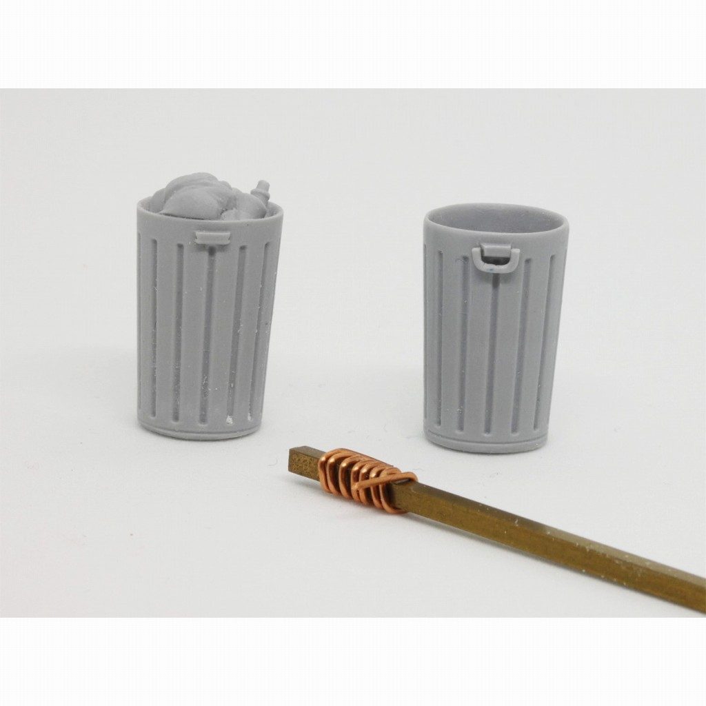 MAC35180 ゴミ箱に群がるネズミと猫 | マックワンモデルズ