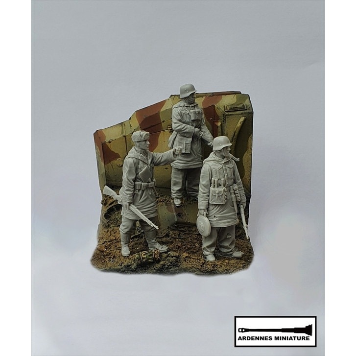 AR35034 1/35 WWII ドイツ 冬季装備の兵士1944-1945＃1 地雷を
