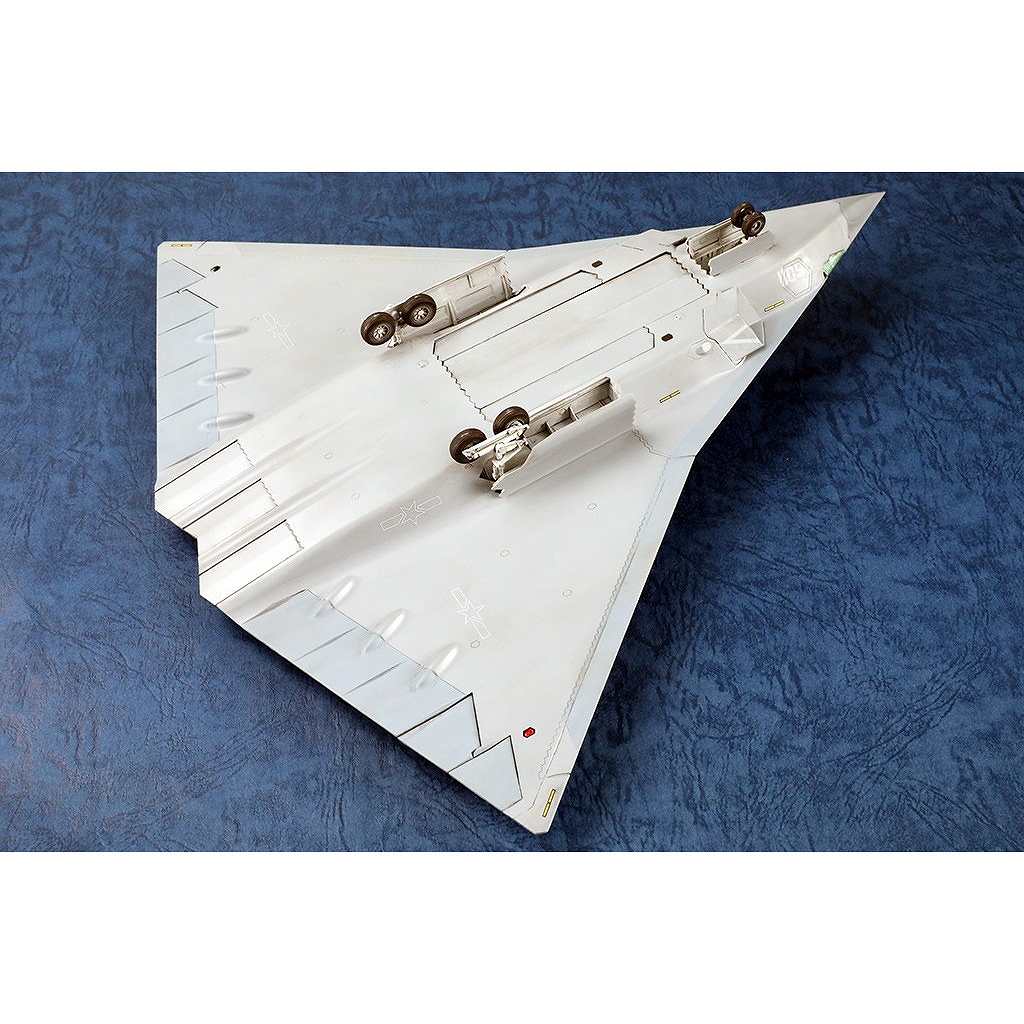 新製品】01689 1/72 中国人民解放軍空軍 J-36 | トランペッター
