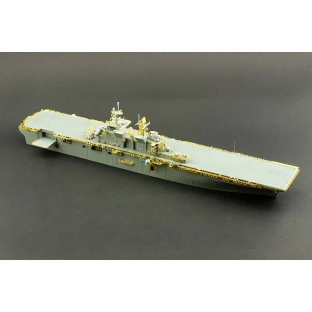再入荷】N07-127 アメリカ級強襲揚陸艦 LHA-6 アメリカ America