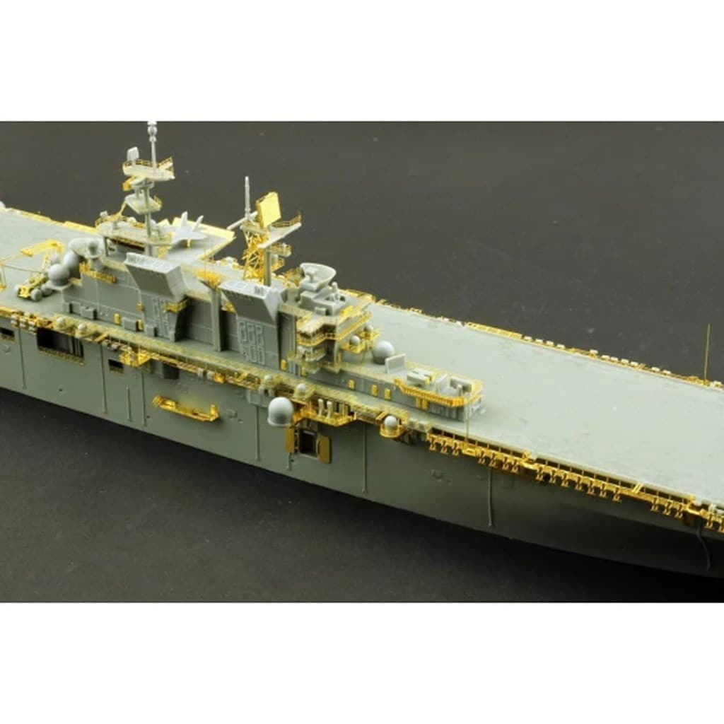 再入荷】N07-127 アメリカ級強襲揚陸艦 LHA-6 アメリカ America