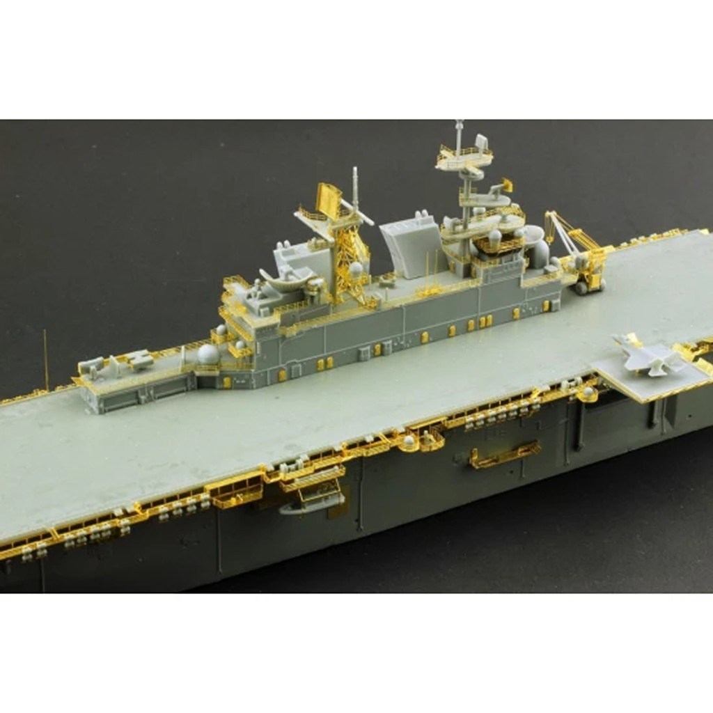 再入荷】N07-127 アメリカ級強襲揚陸艦 LHA-6 アメリカ America