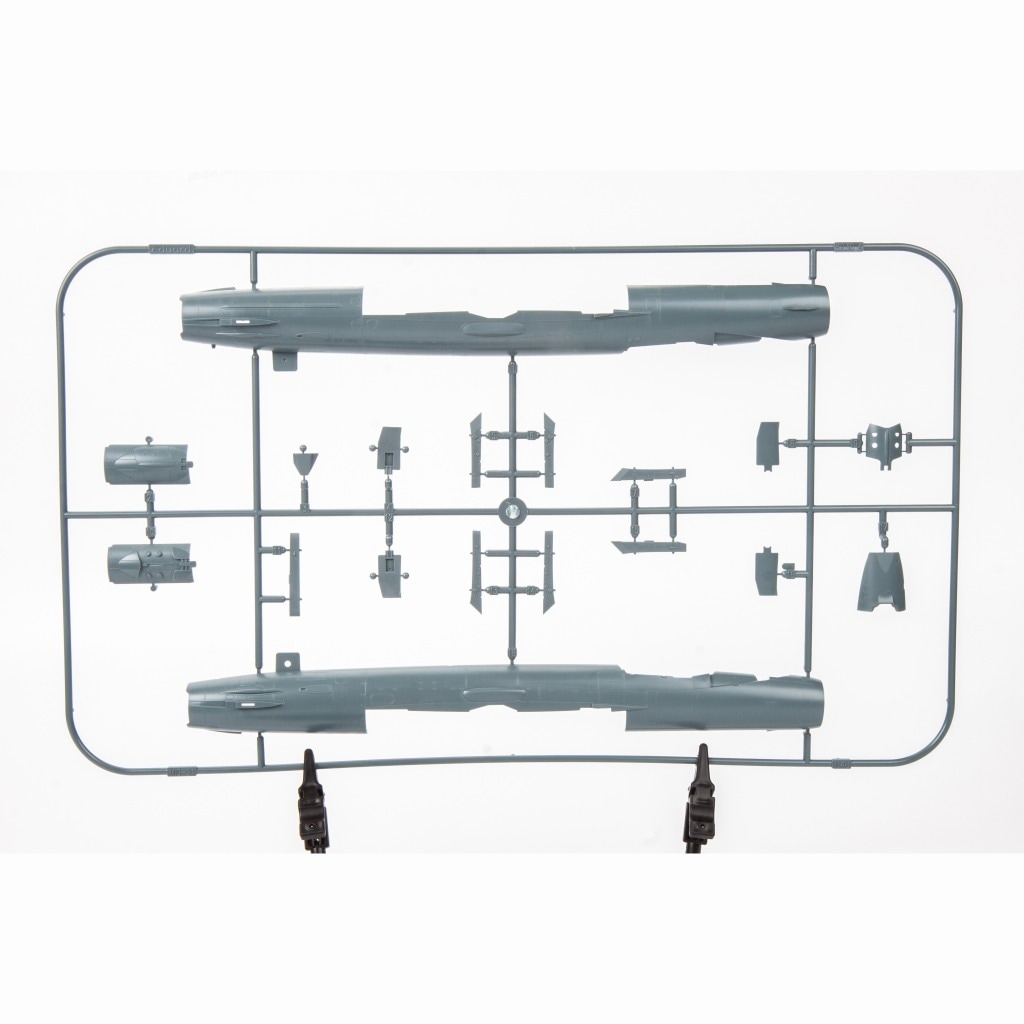 84130 1/48 ミグ MiG-21bis フィッシュベッド ウィークエンド