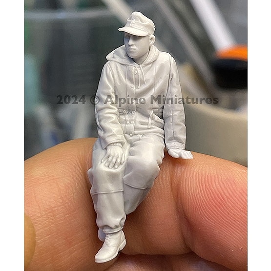 35316 1/35 WWII ドイツ ハッチに腰掛ける戦車兵 | アルパイン Alpine