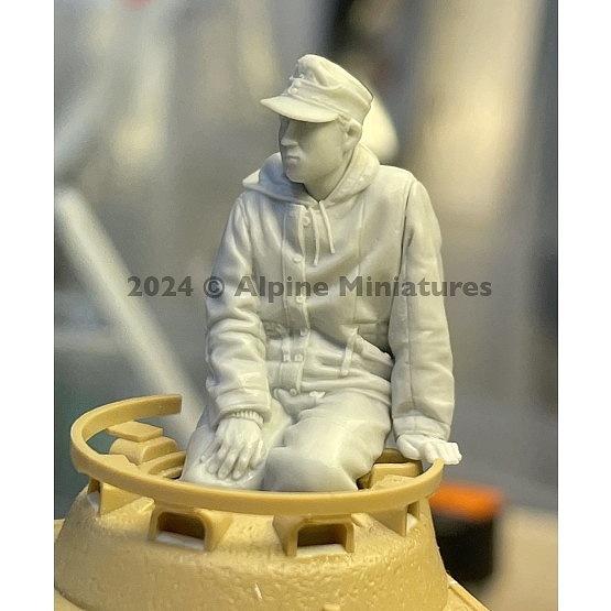 35316 1/35 WWII ドイツ ハッチに腰掛ける戦車兵 | アルパイン Alpine