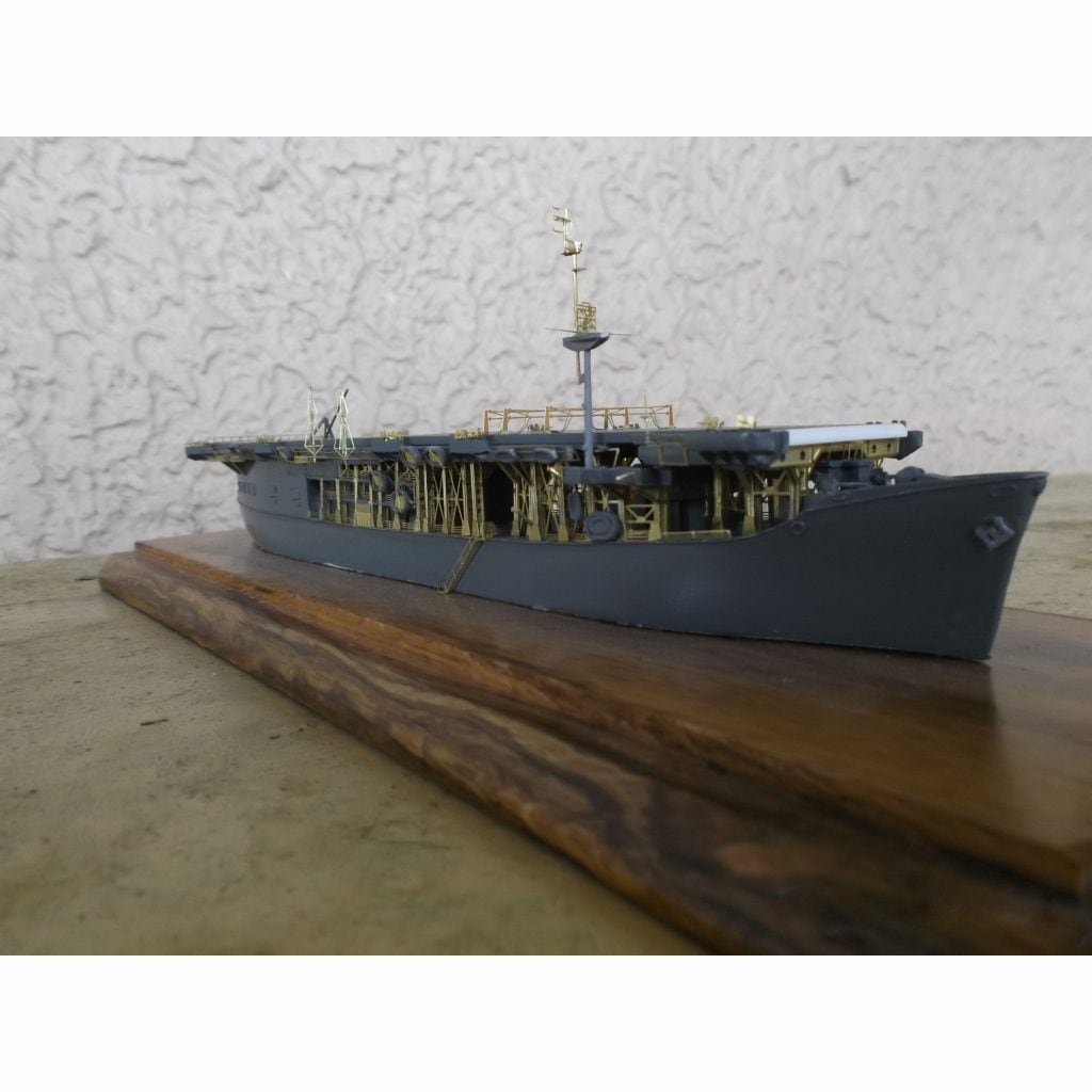 エヴァンゲリオン〝クレーディト空中母艦〟（1/350） Amazon | ハセガワ 1/350 アメリカ海軍 護衛空母CVE-73