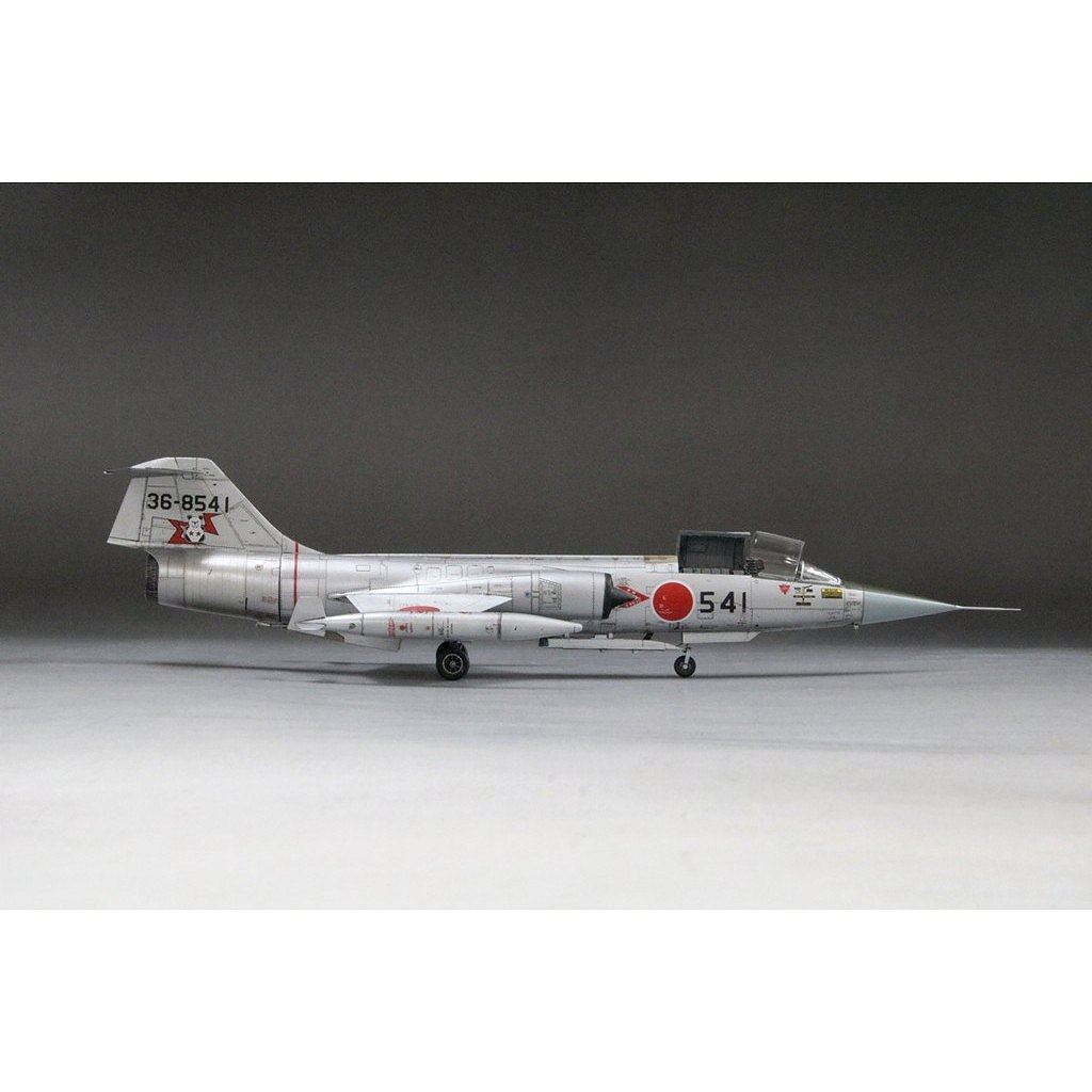 FF07 �Ҷ������� F-104J ��Ʈ�� �ȱɸ���
