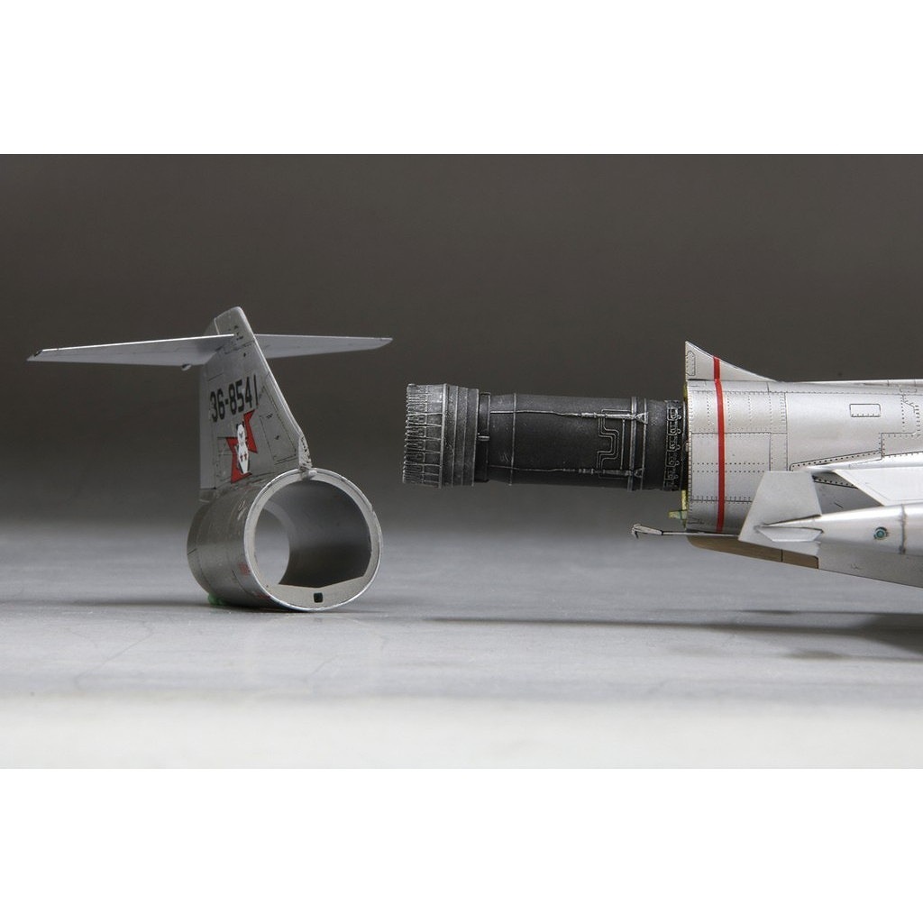 FF07 �Ҷ������� F-104J ��Ʈ�� �ȱɸ���