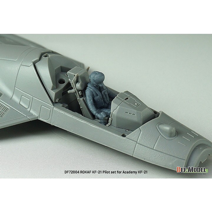 DF72004 1/72 韓国空軍 KF-21 ポラメ パイロットセット アカデミー用
