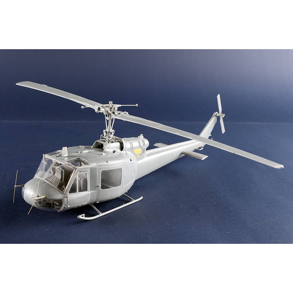 05111 1/35 UH-1B ヒューイ | トランペッター TRUMPETER | 飛行機