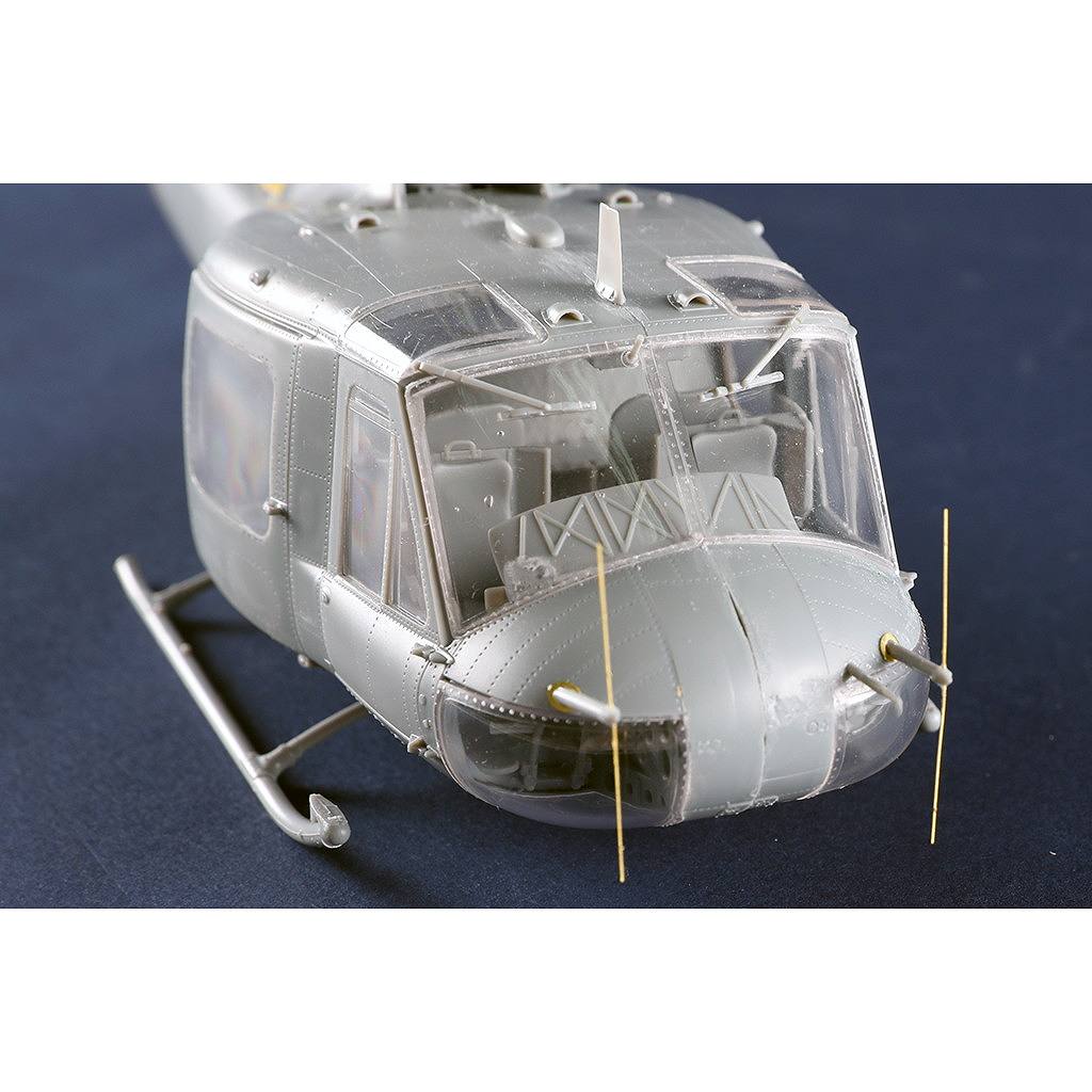 05111 1/35 UH-1B ヒューイ | トランペッター TRUMPETER | 飛行機