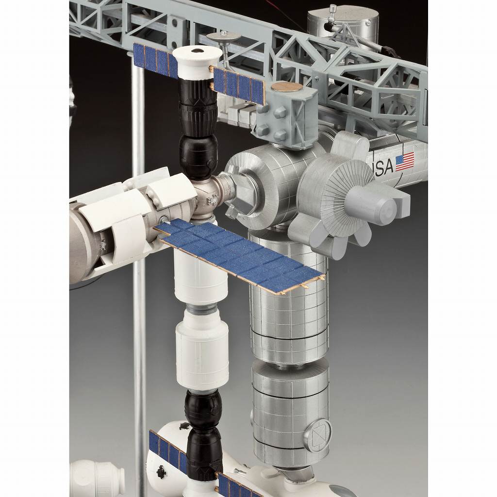 Revell 国際宇宙ステーション　ISS Amazon | ドイツレベル(Revell) 1/144 国際宇宙ステーション ISS