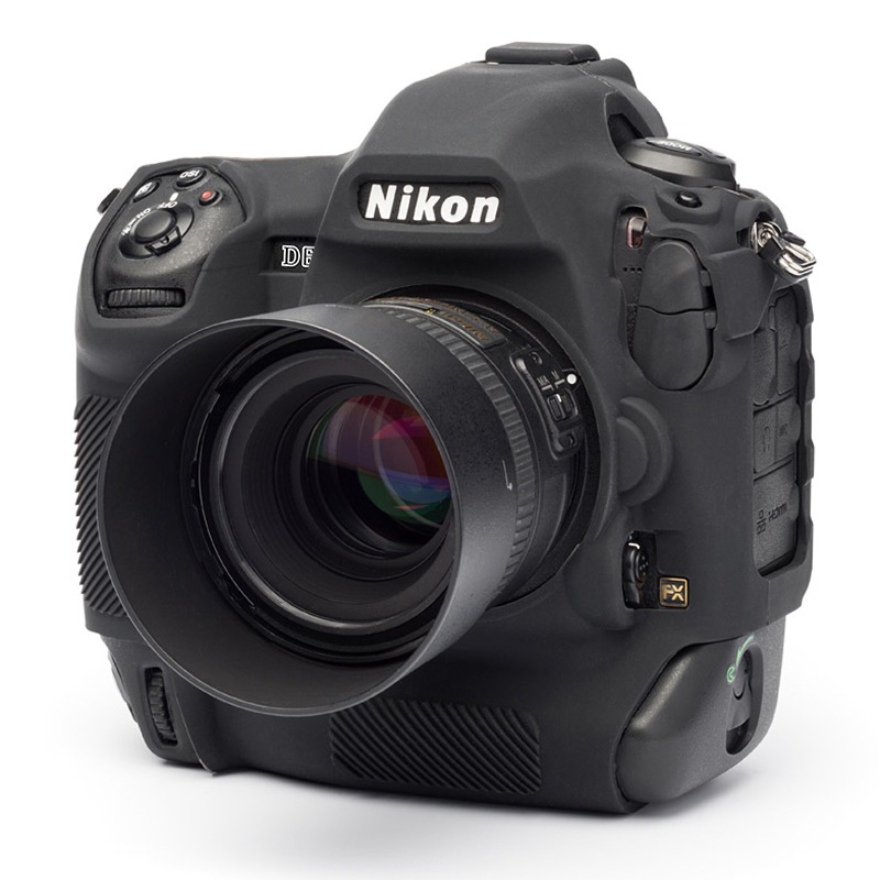 �����������С� Nikon D6 �� �֥�å�