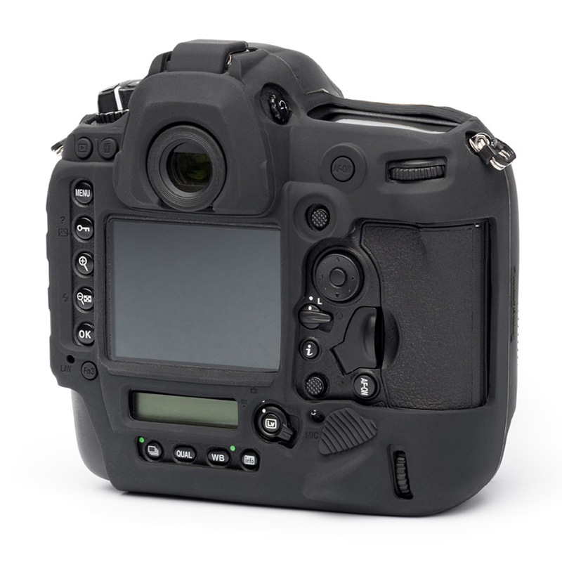 �����������С� Nikon D6 �� �֥�å�