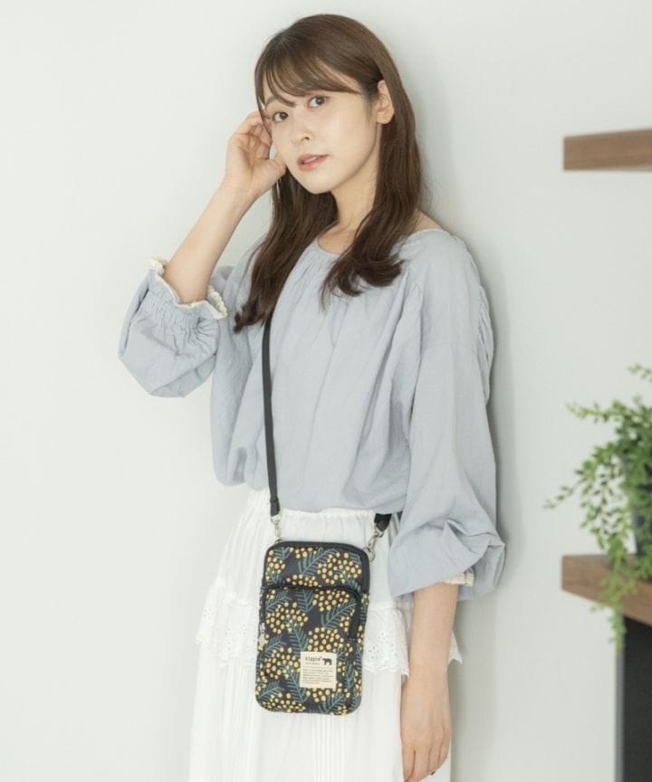 【新柄登場】【メール便対象商品】総柄コンパクトショルダーバッグ＜撥水加工＞