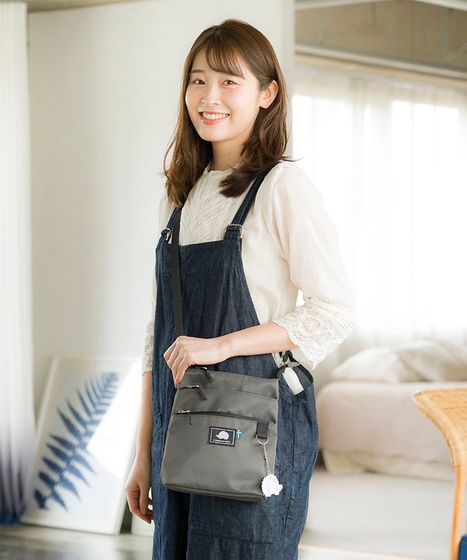 多収納ショルダーバッグ＜撥水加工＞