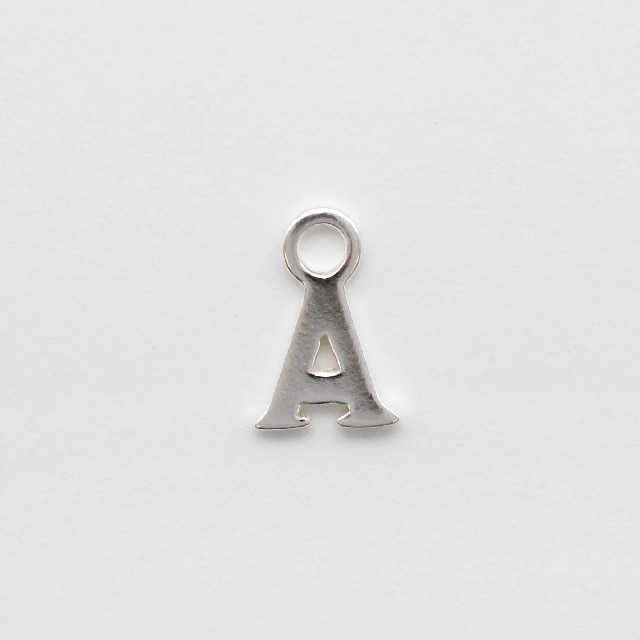 0010653ASVC SV925製チャーム アルファベットA 8.0×5.5×0.8mm 1ヶ