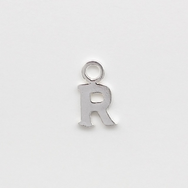 0010653RSVC SV925製チャーム アルファベットR 8.0×5.0×0.8mm 1ヶ