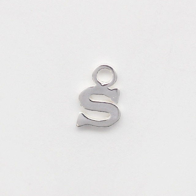 0010653SSVC SV925製チャーム アルファベットS 8.0×5.0×0.8mm 1ヶ