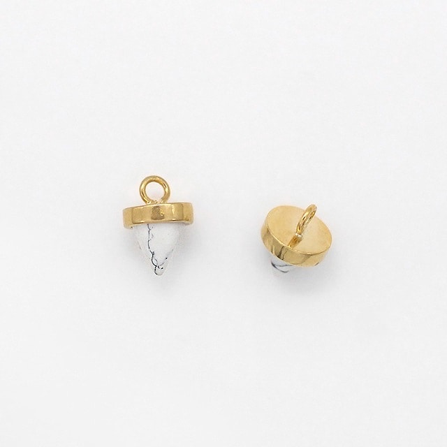 99A0366BRC 真鍮･人工ハウライト製チャーム コーン ゴールド 8.0×5.5×5.5mm1ヶ
