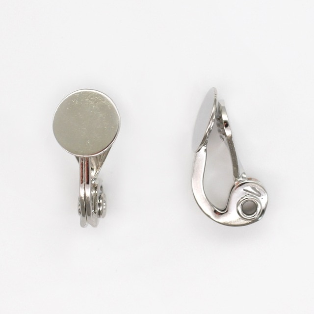 Kuro ちゃん様専用　クリップ式イヤリング　平皿 6個入りクリップ式イヤリング 平皿付き ゴールド | クロッチャショップ