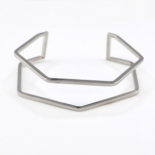 21C0035STLS ステンレス製バングル 約6×6.5cm,幅約2cm,内周約17.5cm 1ヶ