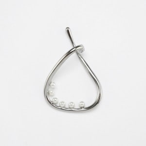 21H0015STE ステンレス製イヤーカフ(右耳用) 樹脂パール付 約38×27mm線径2.3mm 1ヶ