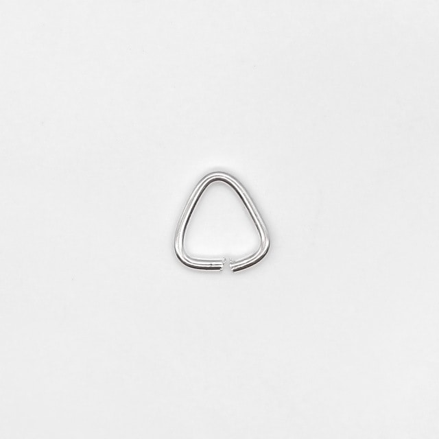 00130586P5SVP SV925製三角カン 5.0×5.0mm線径0.6mm 10ヶ