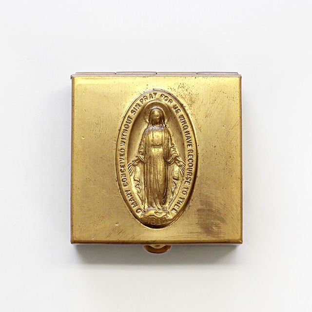 インドネシア製／ブッダ置物／真鍮と鉄製。【ケース入り3体と真鍮製の1