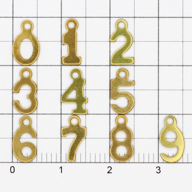 05366704BRC 真鍮製チャーム 数字4 生地 9.0×5.0×1.0mm 10ヶ