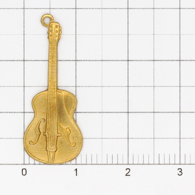 01R0082BRC 真鍮製チャーム ギター 生地 29.0×11.5×1.8mm 1ヶ - 卸