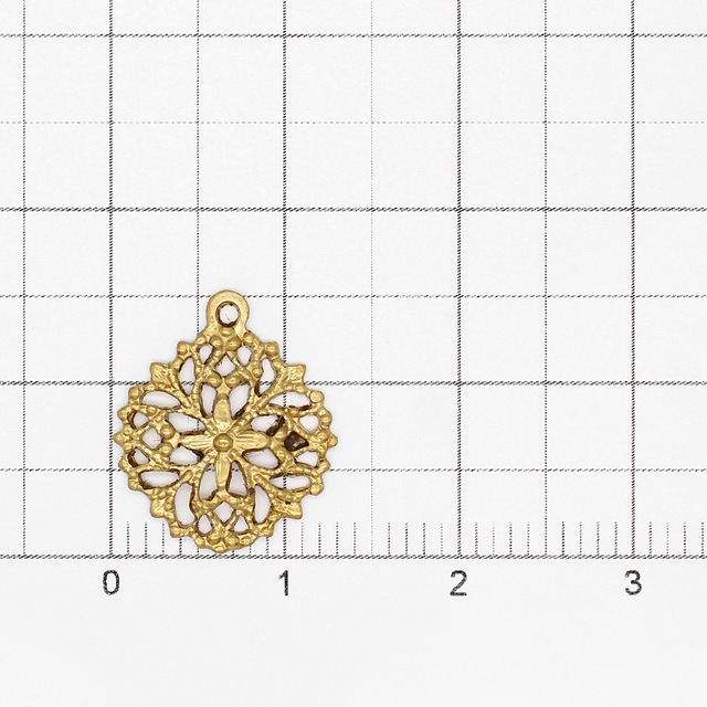 05390251BRC 真鍮製チャーム ラウンド透かし 生地 15.0×13.0×1.0mm 4ヶ