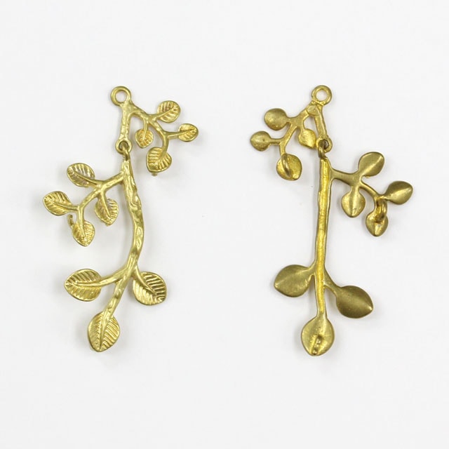 2210144BRP 真鍮製パーツ リーフ 4ヶカン付 生地 32×11.5mm 1ヶ