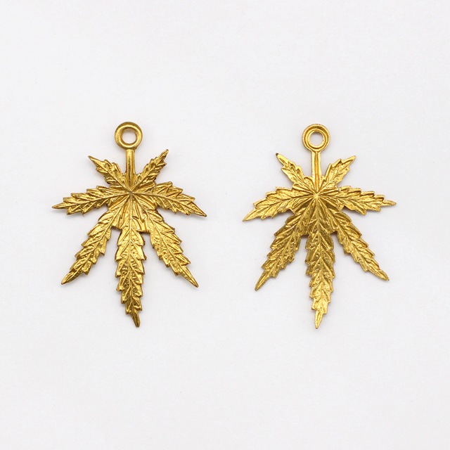 1080133BRC 真鍮製チャーム マリファナ 生地 17.0×13.0×1.0mm 1ヶ - 卸