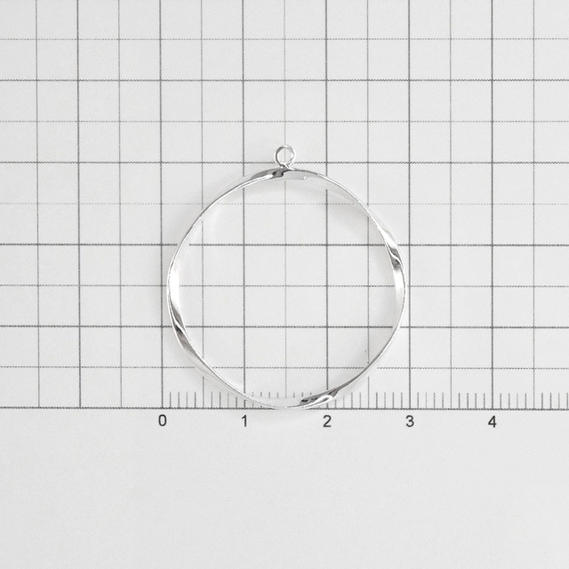0020318SVC SV925製チャーム サークル ツイスト 32.0×30.0×2.0mm 1ヶ