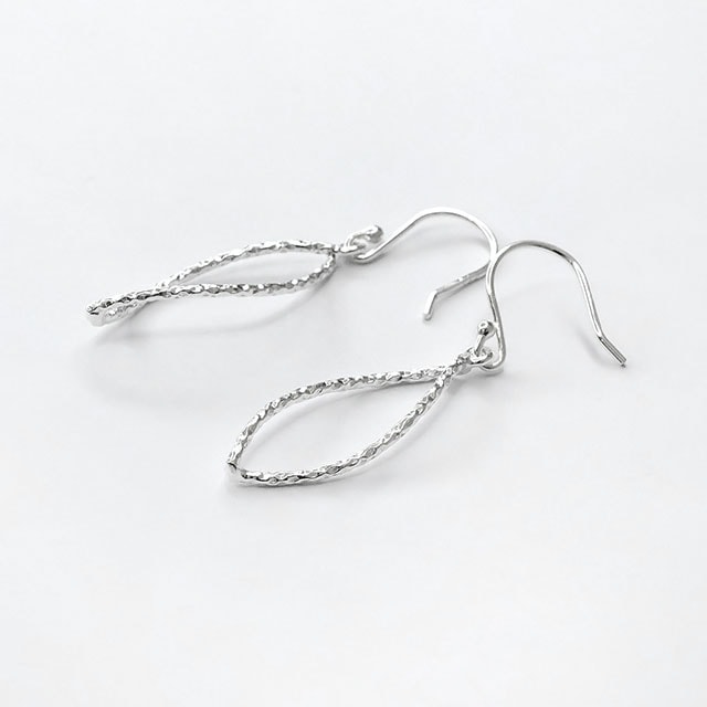 0020257SVE SV925製ピアス フック マーキス ツイスト スパークル 全長35.5mmチャーム24.0×8.5mm(太さ1.0mm)ポスト線径0.7mm 1ペア