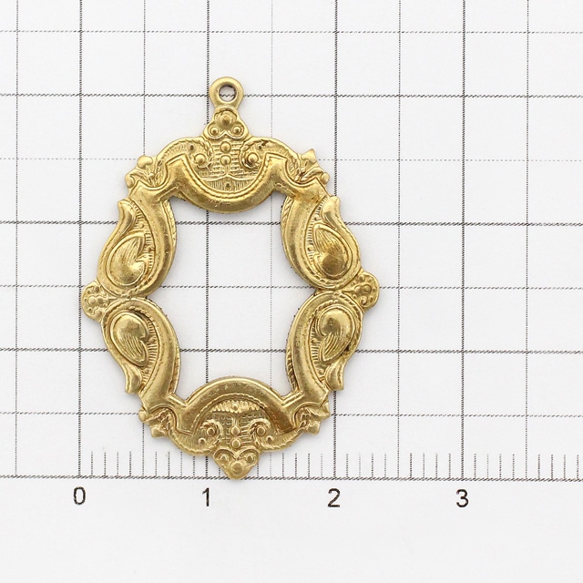 01R0146BRC 真鍮製チャーム デザイン枠 オーバル 裏抜き 生地 31.5