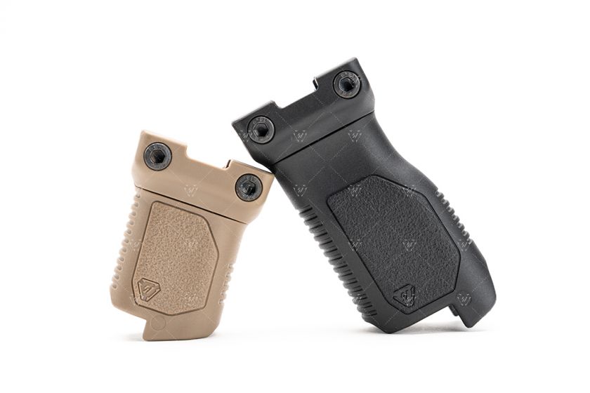 ���ȥ饤����������ȥ꡼ Angled Vertical Grip with Cable Management - Long or Short (Picatinny) Strike Industries