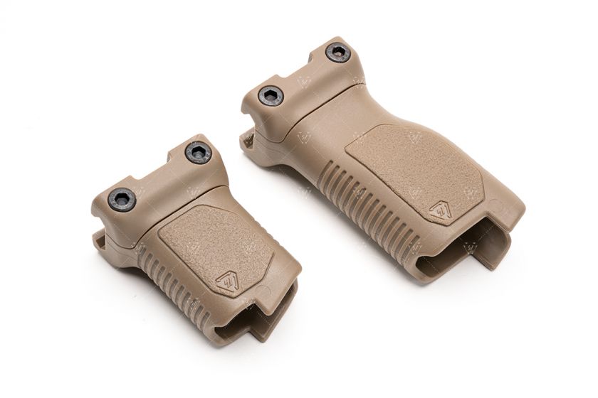 ���ȥ饤����������ȥ꡼ Angled Vertical Grip with Cable Management - Long or Short (Picatinny) Strike Industries
