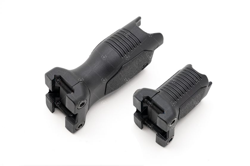 ���ȥ饤����������ȥ꡼ Angled Vertical Grip with Cable Management - Long or Short (Picatinny) Strike Industries