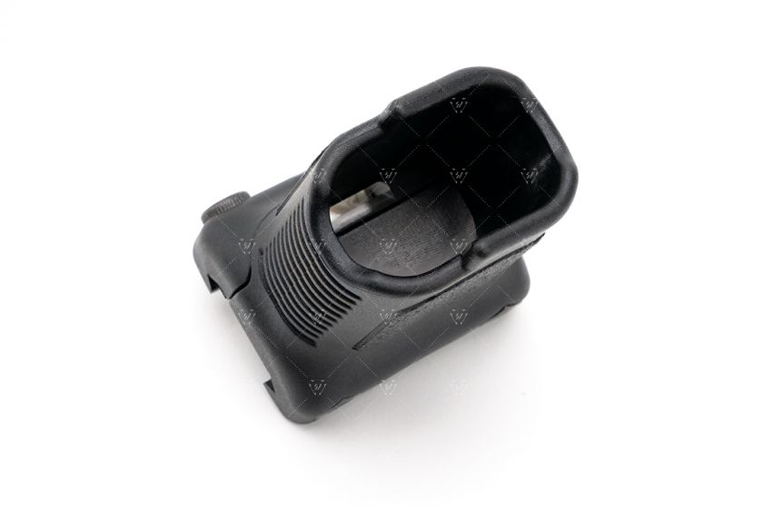 ���ȥ饤����������ȥ꡼ Angled Vertical Grip with Cable Management - Long or Short (Picatinny) Strike Industries