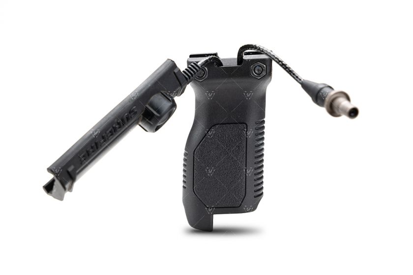 ���ȥ饤����������ȥ꡼ Angled Vertical Grip with Cable Management - Long or Short (Picatinny) Strike Industries