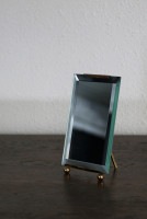 フランス ベベルミラーを付けた真鍮スタンドミラー 465701