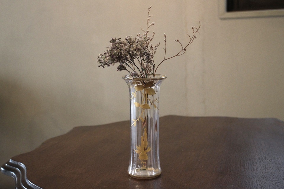 バカラ、凛とした佇まい、高さ17.5センチの花瓶、未使用。 バカラ、凛とした佇まい、高さ17.5センチの花瓶、未使用
