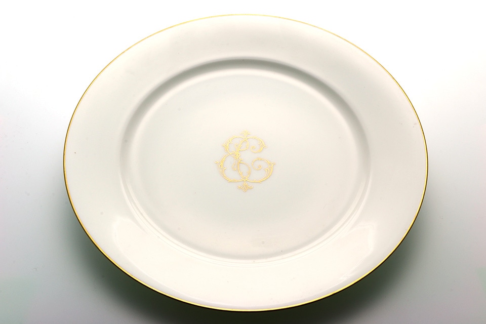 ヴィンテージ フランス セーブル窯のセーブルブルー×白磁×金彩プレート17cm ヴィンテージ フランス セーブル窯のセーブルブルー×白磁×金彩プレート