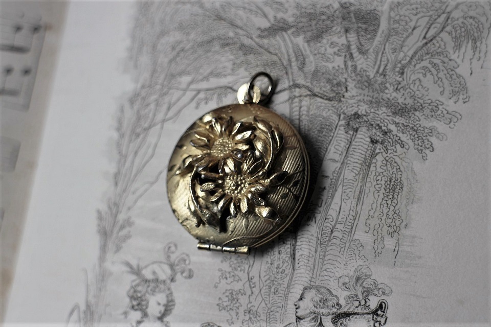 �ե�󥹡��ޡ�����åȤβ֤�Ʃ�����ù����줿�����åȤΥڥ����ȥȥåס�3345