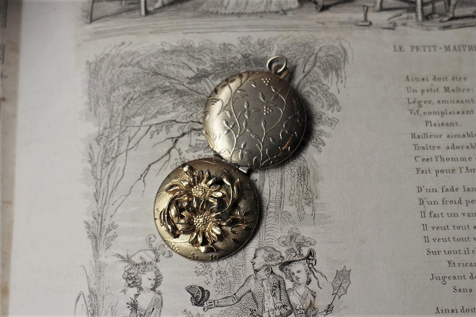 �ե�󥹡��ޡ�����åȤβ֤�Ʃ�����ù����줿�����åȤΥڥ����ȥȥåס�3345