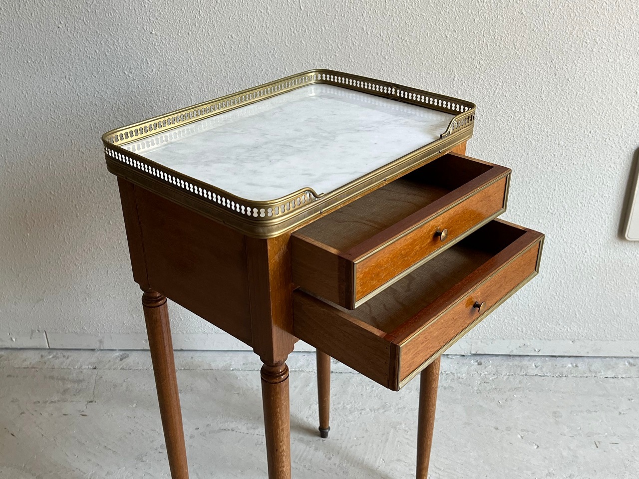 �ե�󥹡�������ŷ�ĤΥ����ɥơ��֥롡6402